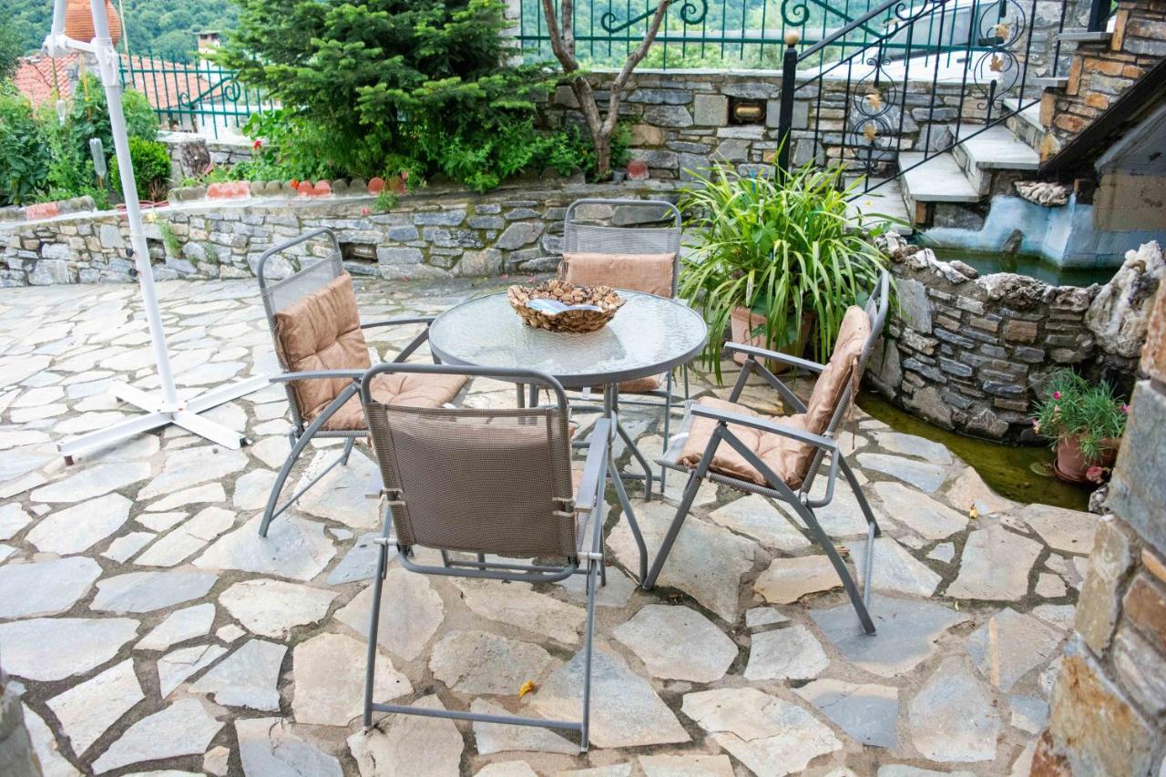 Efi'S Guest House Áyios Dhimítrios Екстериор снимка