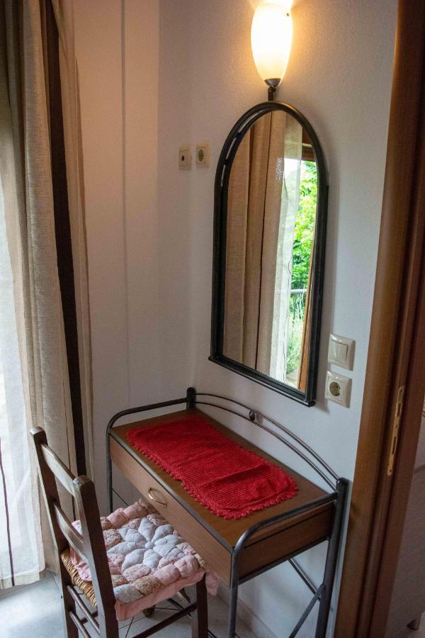Efi'S Guest House Áyios Dhimítrios Екстериор снимка