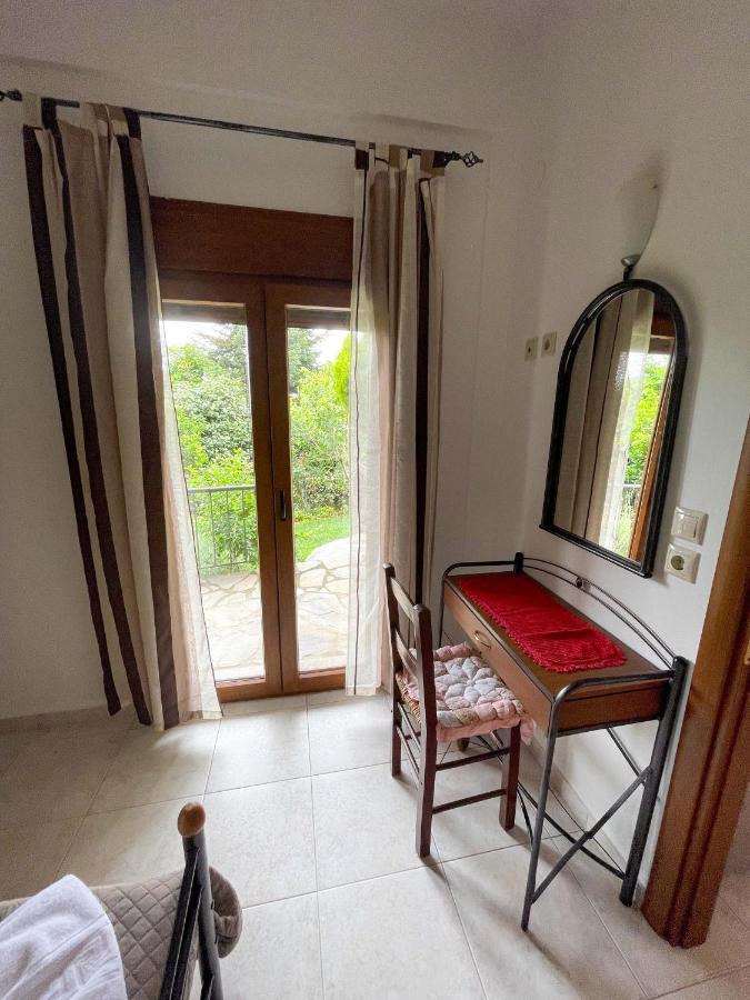 Efi'S Guest House Áyios Dhimítrios Екстериор снимка